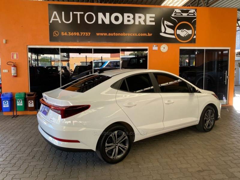 HYUNDAI - HB20S - 2023/2024 - Branca - R$ 94.900,00
