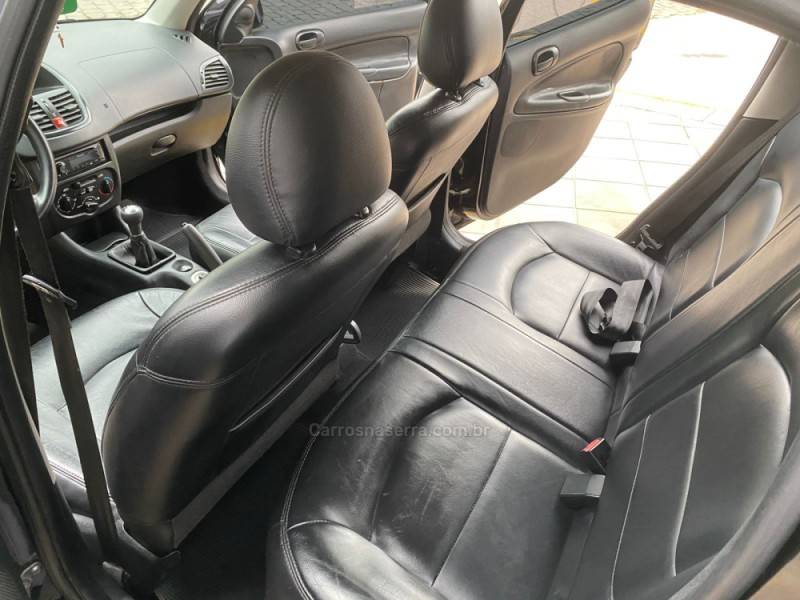 PEUGEOT - 207 - 2010/2010 - Preta - R$ 22.000,00