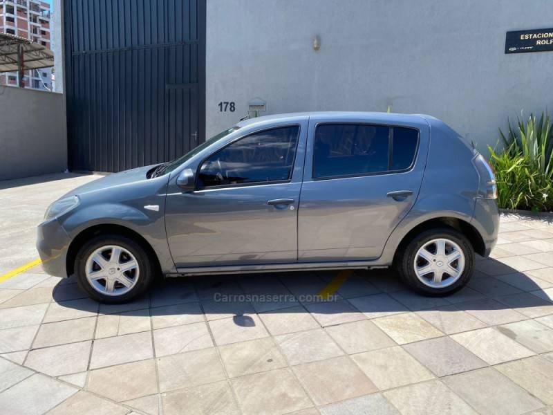 RENAULT - SANDERO - 2013/2014 - Cinza - R$ 36.900,00