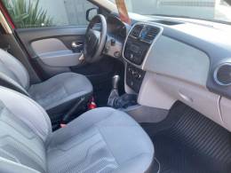 RENAULT - LOGAN - 2014/2014 - Vermelha - R$ 37.900,00
