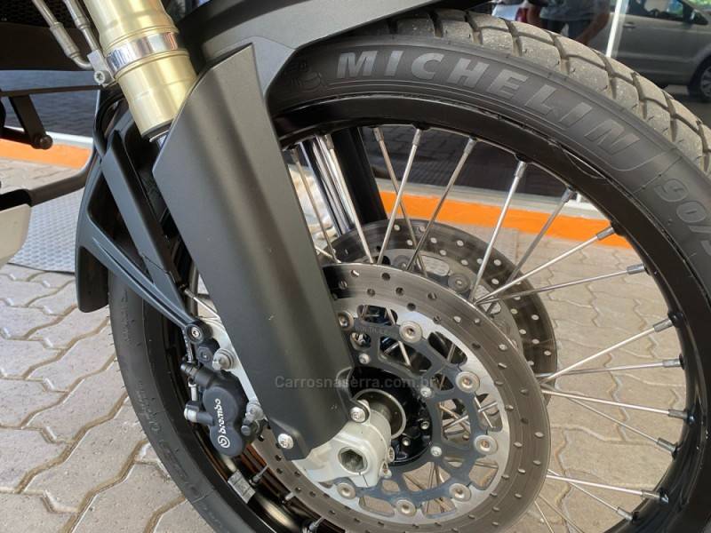 BMW - F 800 - 2016/2016 - Branca - R$ 49.900,00