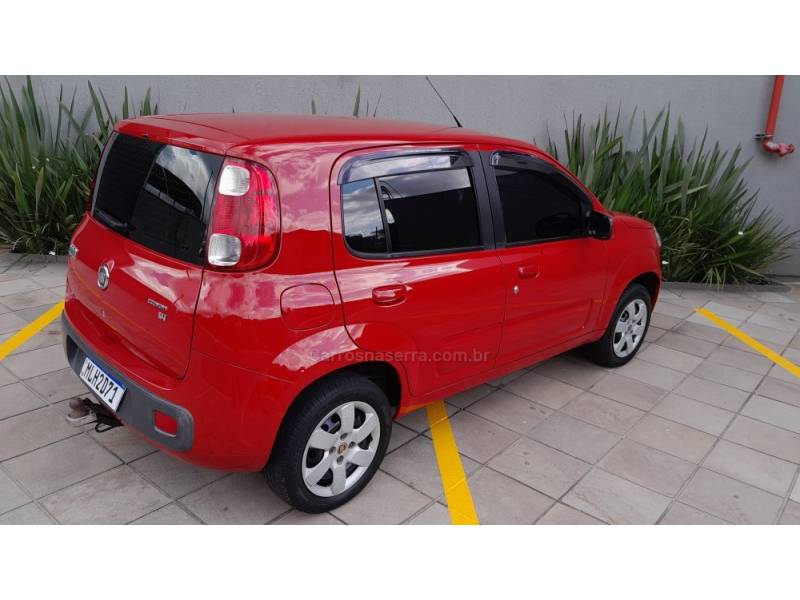 FIAT - UNO - 2012/2013 - Vermelha - R$ 33.900,00