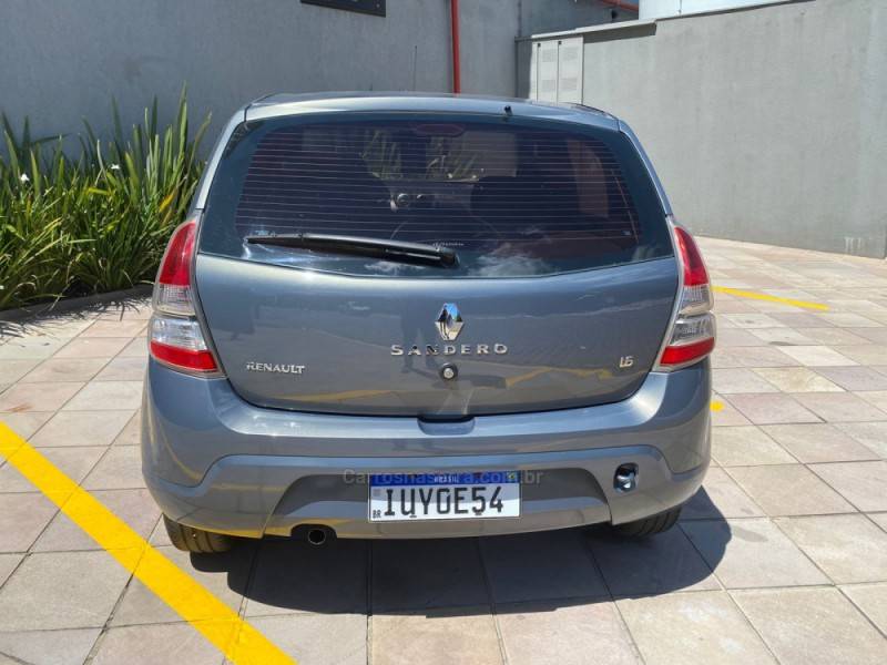 RENAULT - SANDERO - 2013/2014 - Cinza - R$ 36.900,00