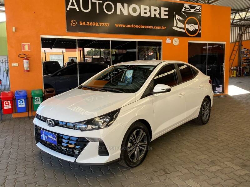 HYUNDAI - HB20S - 2023/2024 - Branca - R$ 94.900,00
