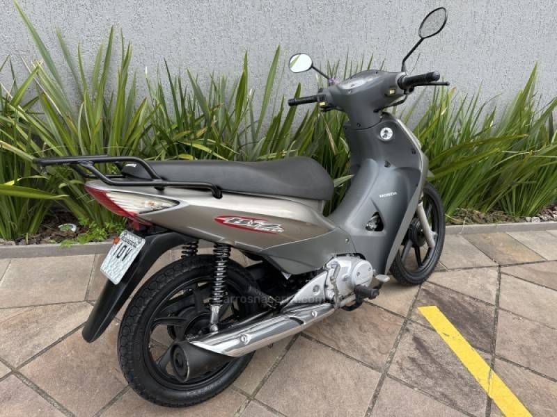 HONDA - BIZ 125 - 2008/2008 - Cinza - R$ 8.900,00