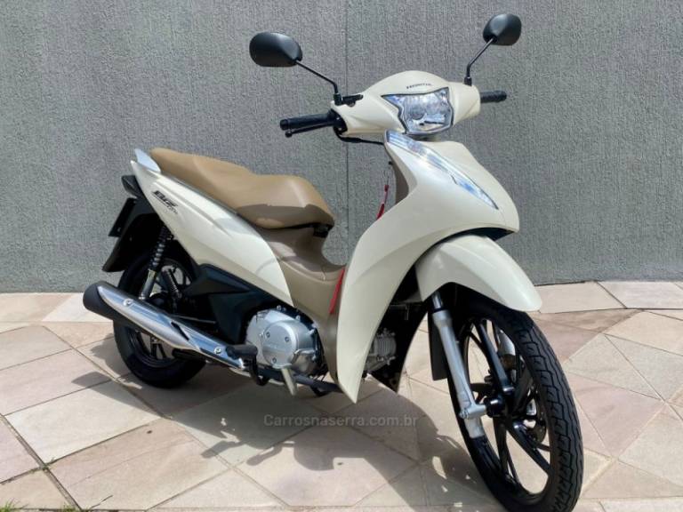 HONDA - BIZ 125 - 2023/2023 - Branca - R$ 17.500,00