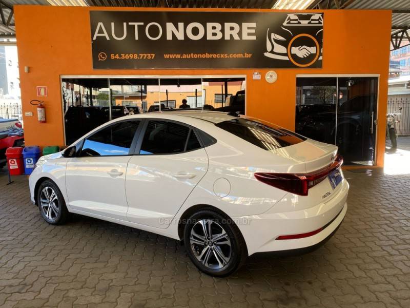 HYUNDAI - HB20S - 2023/2024 - Branca - R$ 94.900,00