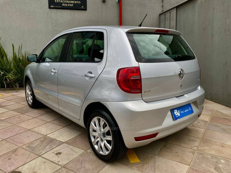 VOLKSWAGEN - FOX - 2012/2013 - Prata - R$ 39.900,00
