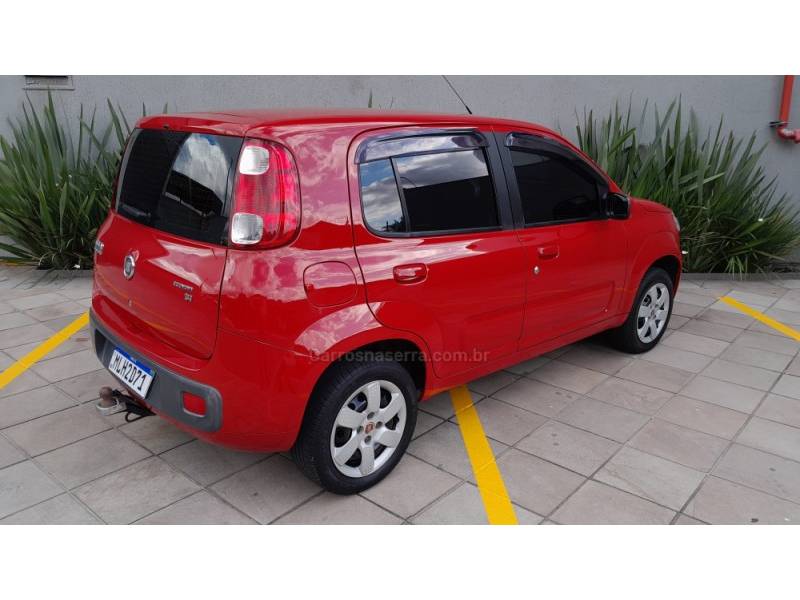 FIAT - UNO - 2012/2013 - Vermelha - R$ 33.900,00